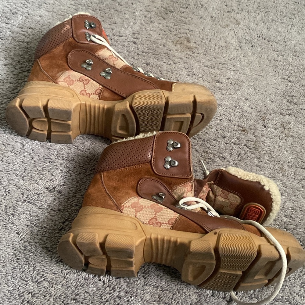GUCCI FLASH TREK SHEARING BOOTS 🥾 91/2 - Picture 5 of 11